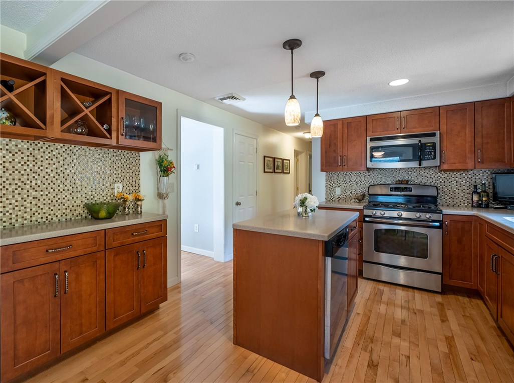 1152 Reynolds Road Glocester, RI 02814 - Photo 17 of 31
