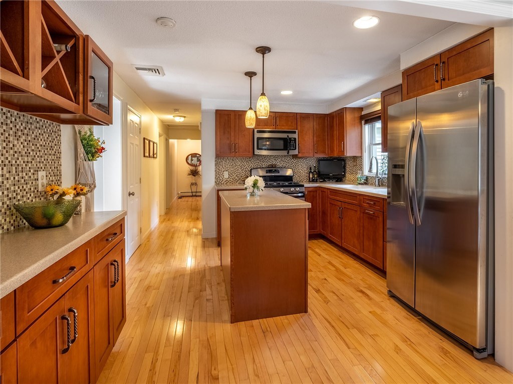 1152 Reynolds Road Glocester, RI 02814 - Photo 18 of 31