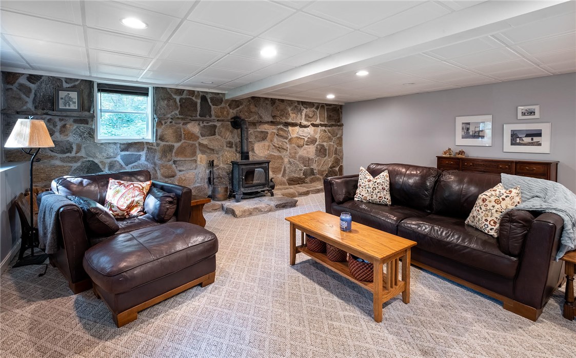 1152 Reynolds Road Glocester, RI 02814 - Photo 22 of 31