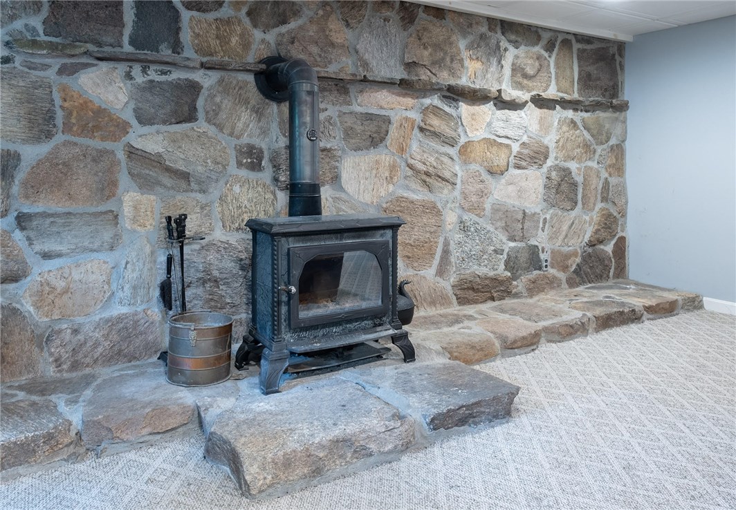 1152 Reynolds Road Glocester, RI 02814 - Photo 23 of 31