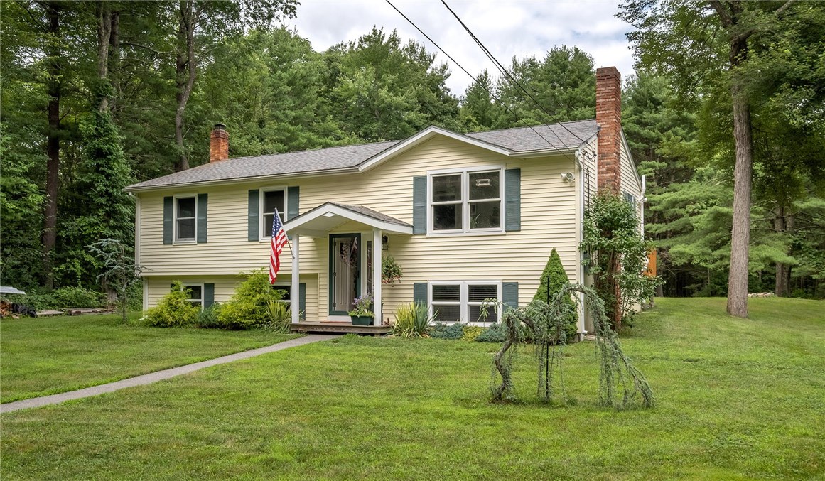 1152 Reynolds Road Glocester, RI 02814 - Photo 3 of 31