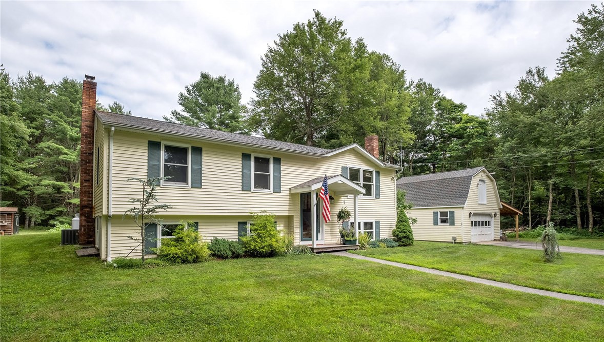 1152 Reynolds Road Glocester, RI 02814 - Photo 4 of 31