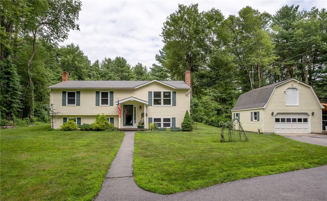 1152 Reynolds Road Glocester, RI 02814 - Photo 5 of 31