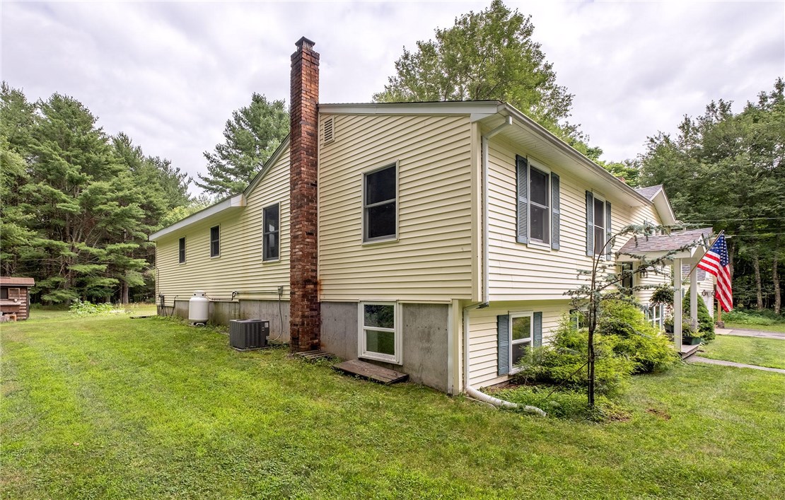 1152 Reynolds Road Glocester, RI 02814 - Photo 7 of 31