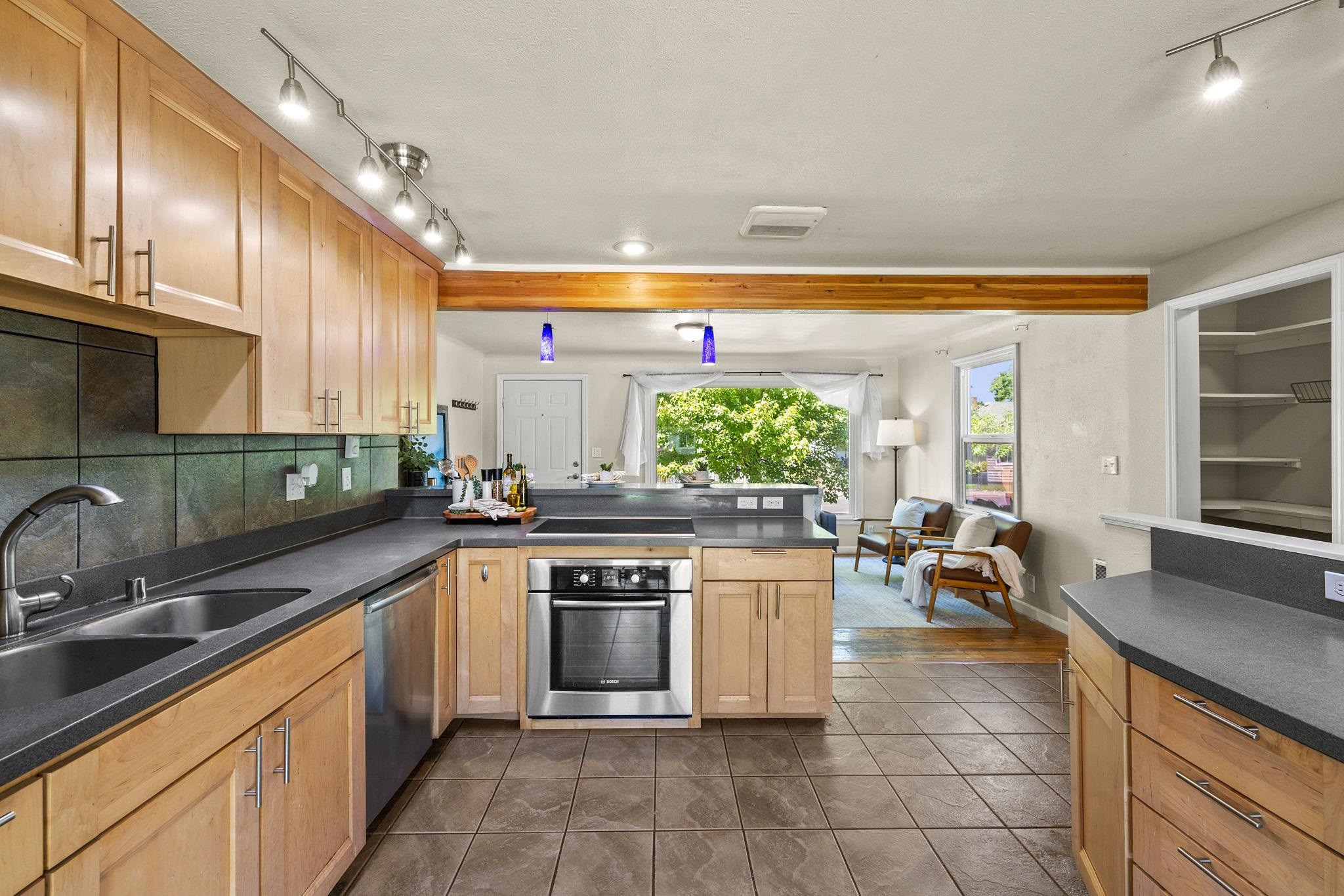 5214 North Belt Street Spokane, WA 99205 - Photo 9 of 34