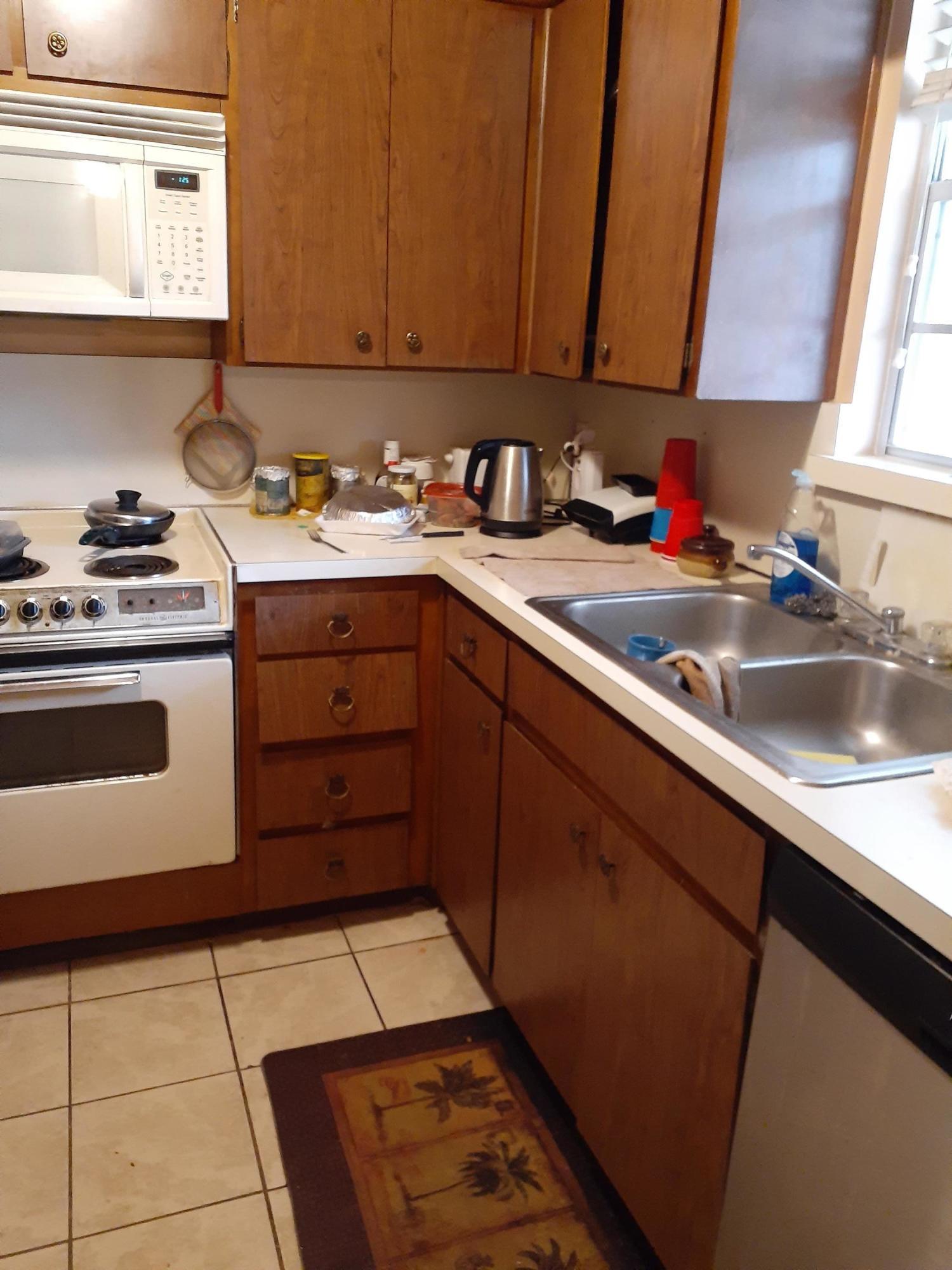1606 El Prado Road, Unit 4 Jacksonville, FL 32216 - Photo 8 of 16 KITCHEN