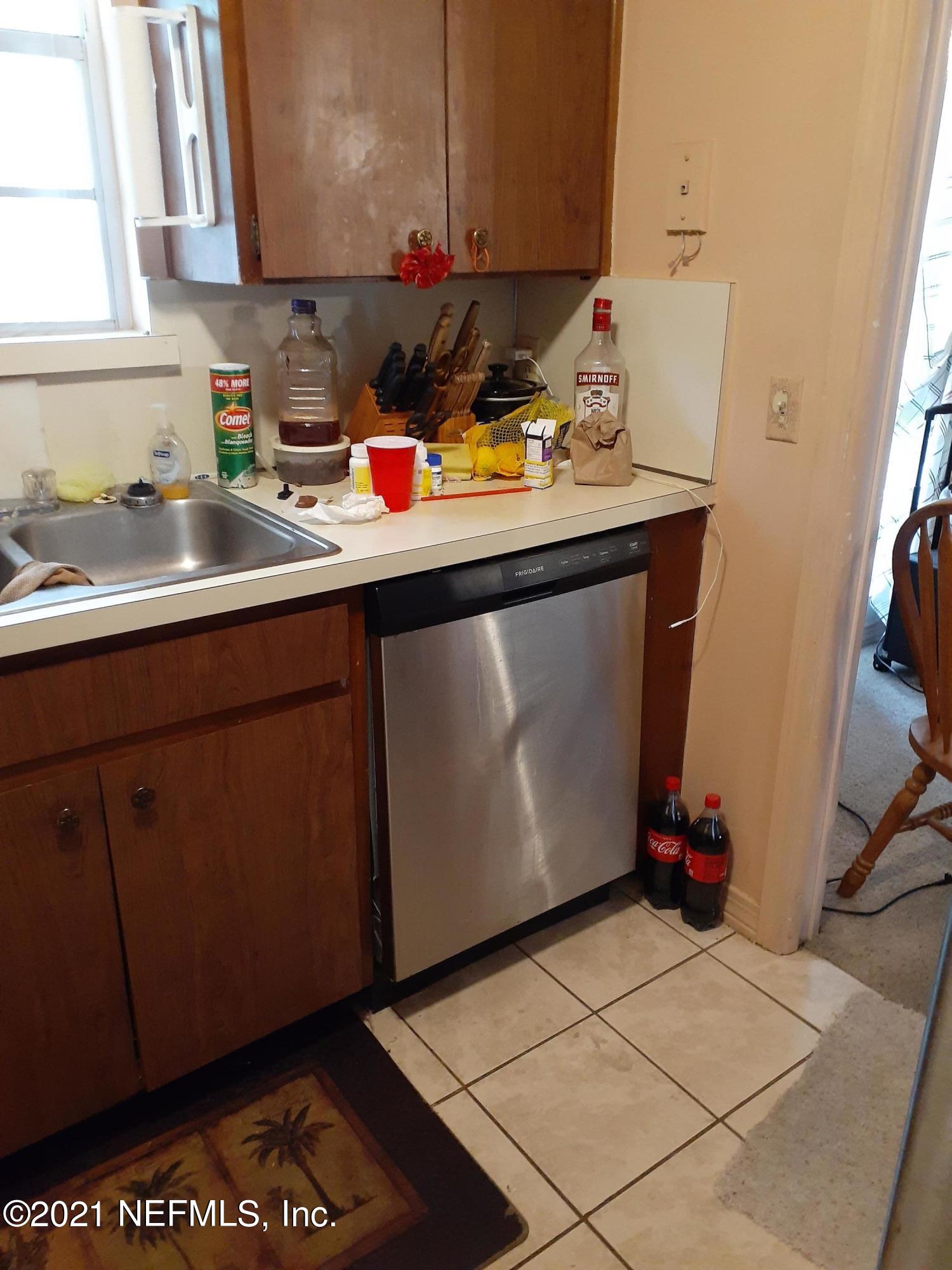 1606 El Prado Road, Unit 4 Jacksonville, FL 32216 - Photo 9 of 16 KITCHEN
