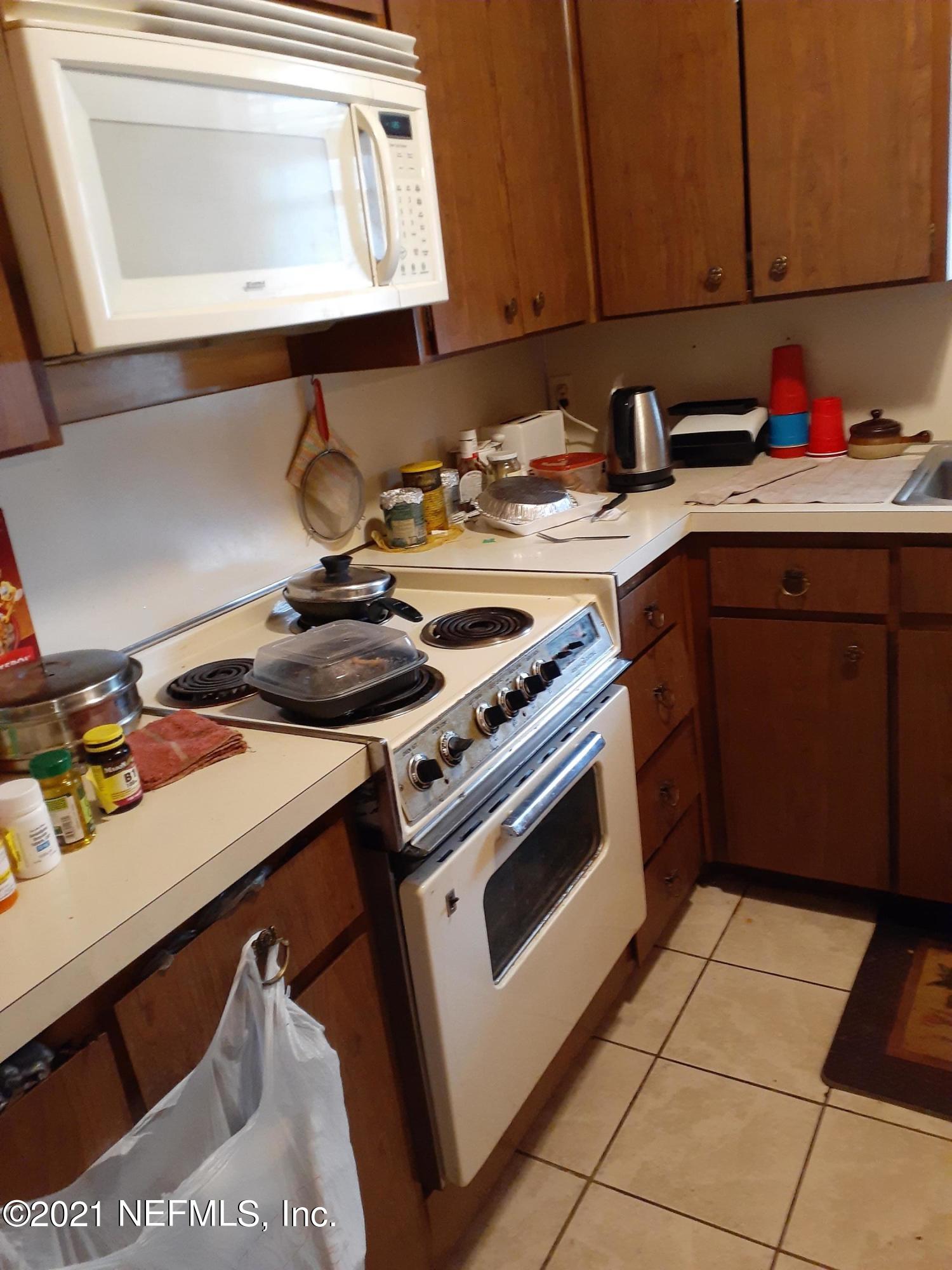 1606 El Prado Road, Unit 4 Jacksonville, FL 32216 - Photo 10 of 16 KITCHEN