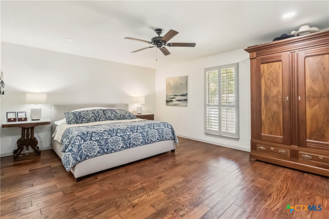 425 West Edgewater Terrace New Braunfels, TX 78130 - Photo 19 of 45 a bedroom with a large bed and window