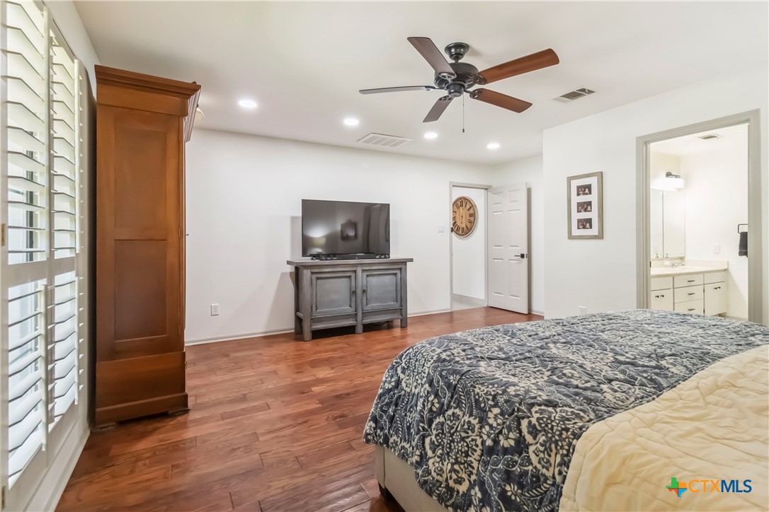 425 West Edgewater Terrace New Braunfels, TX 78130 - Photo 20 of 45 a bedroom with a bed and a television