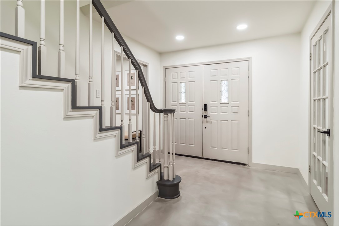 425 West Edgewater Terrace New Braunfels, TX 78130 - Photo 23 of 45 a view of entryway