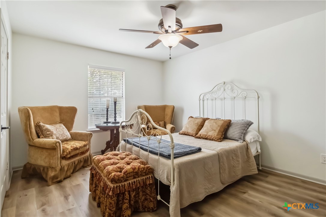 425 West Edgewater Terrace New Braunfels, TX 78130 - Photo 28 of 45 a living room with furniture