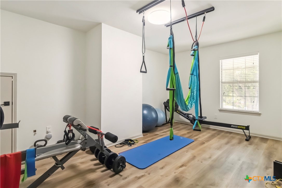 425 West Edgewater Terrace New Braunfels, TX 78130 - Photo 32 of 45 a view of a room with gym equipment