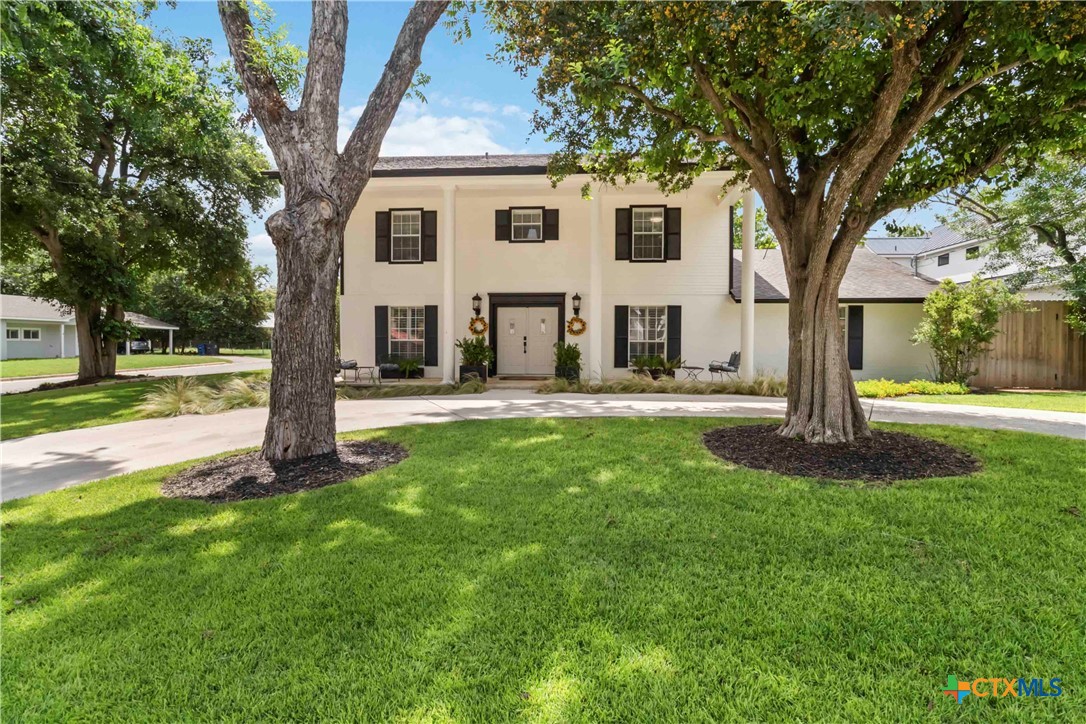 425 West Edgewater Terrace New Braunfels, TX 78130 - Photo 41 of 45 a front view of a house with a yard