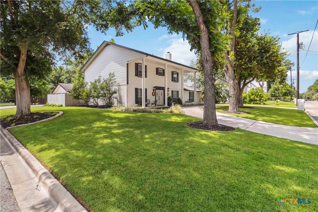 425 West Edgewater Terrace New Braunfels, TX 78130 - Photo 43 of 45 a front view of a house with a yard and trees