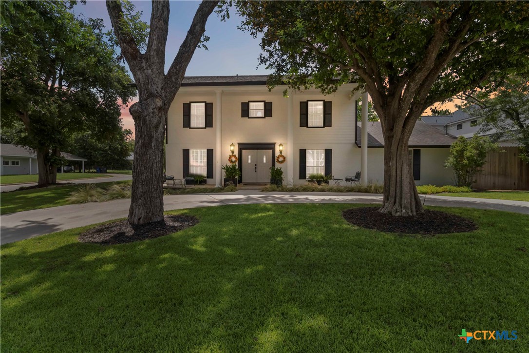 425 West Edgewater Terrace New Braunfels, TX 78130 - Photo 44 of 45 a front view of house with yard and green space