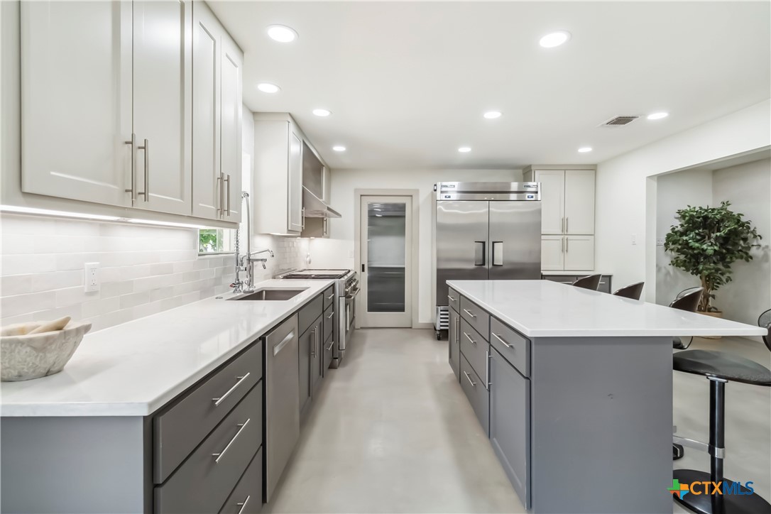 425 West Edgewater Terrace New Braunfels, TX 78130 - Photo 6 of 45