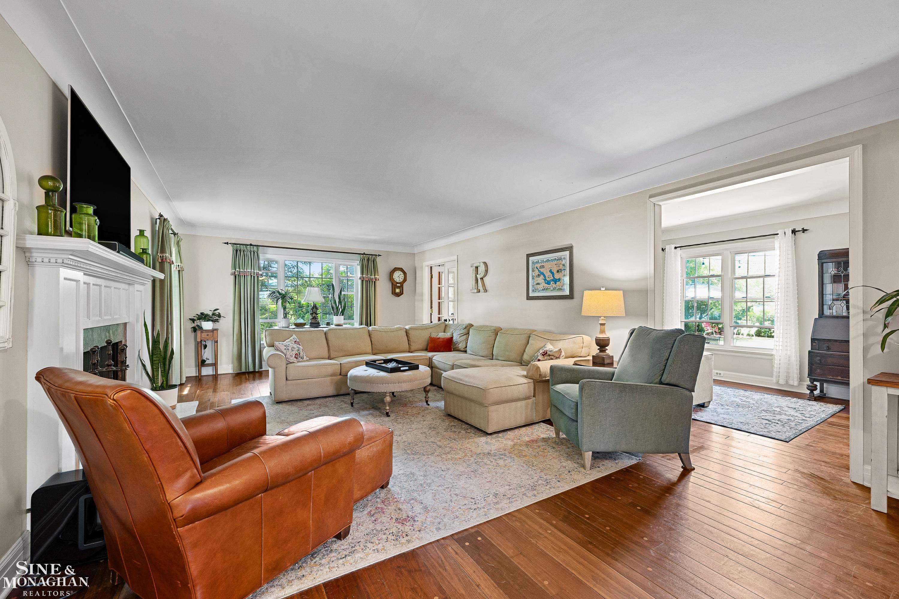 100 Roslyn Road Grosse Pointe Woods, MI 48236 - Photo 5 of 55