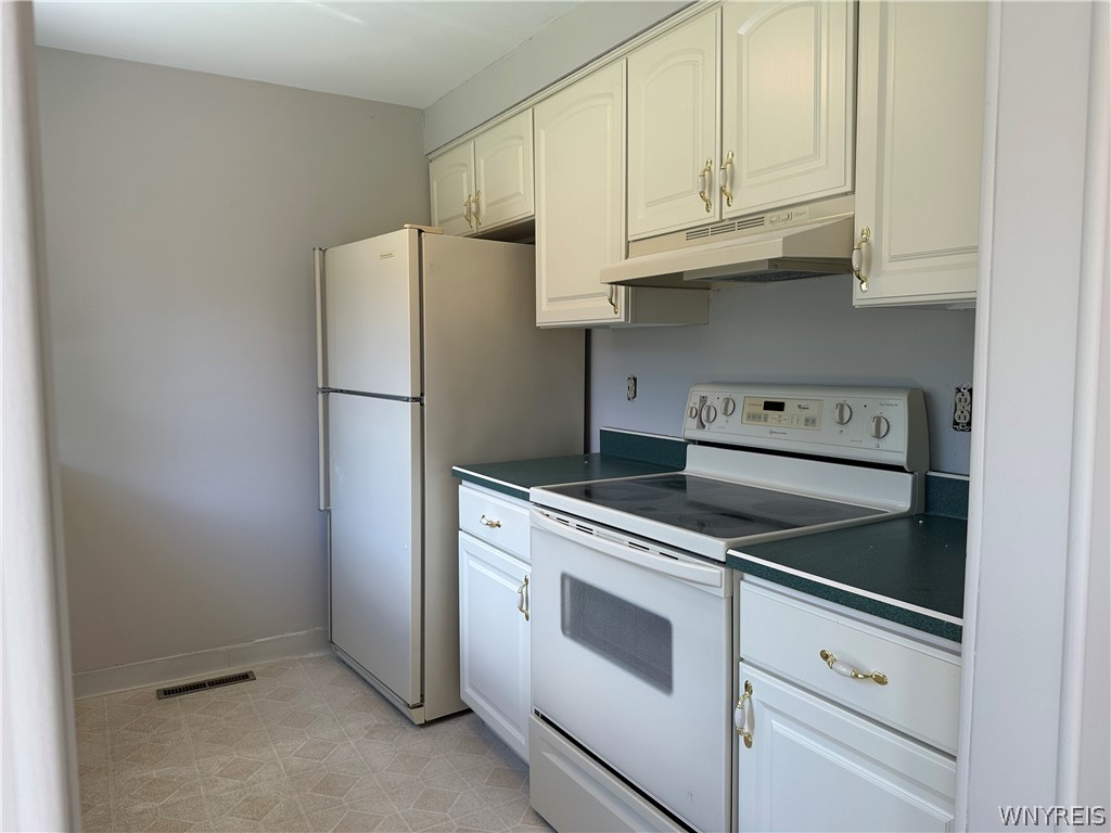 304 Charlesgate Circle Amherst, NY 14051 - Photo 9 of 26