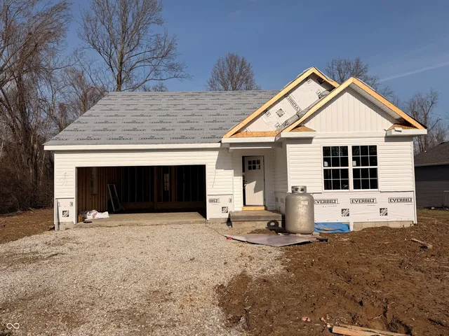 $299,900 | 323 East Co Road 525 North, Coatesville, IN 46121