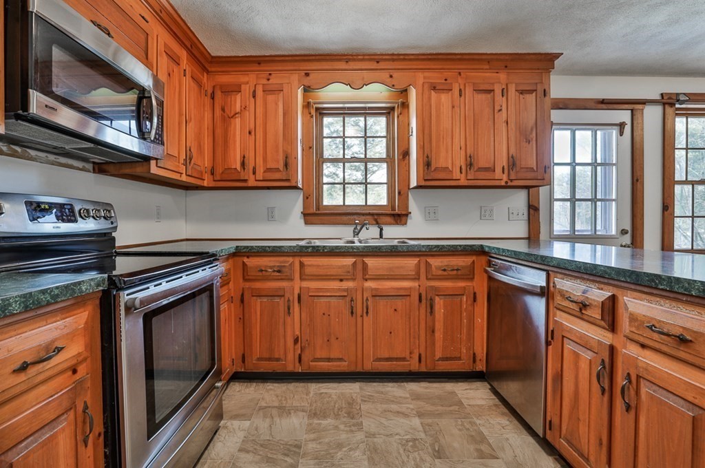 301 Stow Road Harvard, MA 01451 - Photo 4 of 24