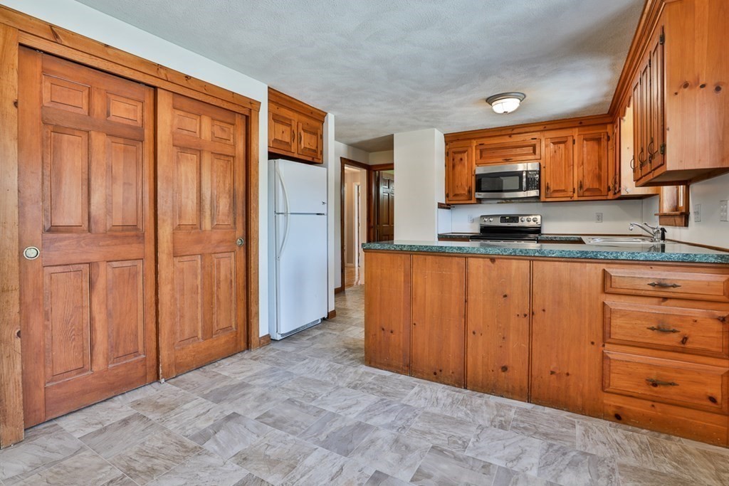 301 Stow Road Harvard, MA 01451 - Photo 5 of 24