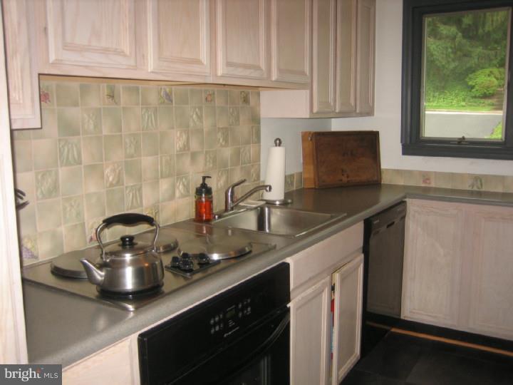 8505 Widener Road Glenside, PA 19038 - Photo 11 of 25 Kitchen