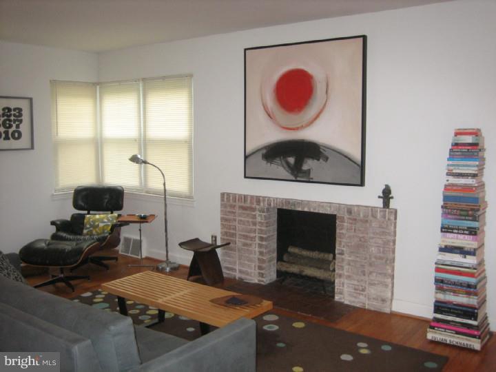 8505 Widener Road Glenside, PA 19038 - Photo 5 of 25 Living Room