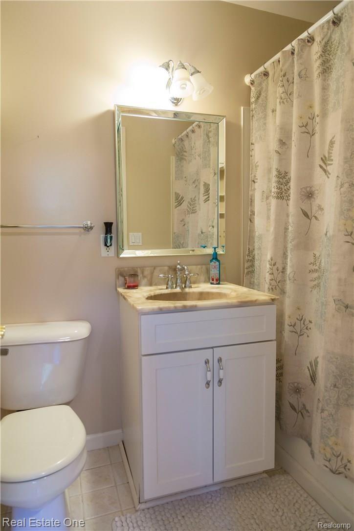 45 West Hunters Creek Road Lapeer, MI 48446 - Photo 22 of 29 Bathroom.