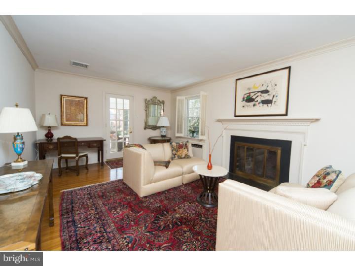 53 Woodcroft Road Havertown, PA 19083 - Photo 2 of 25 Living Room
