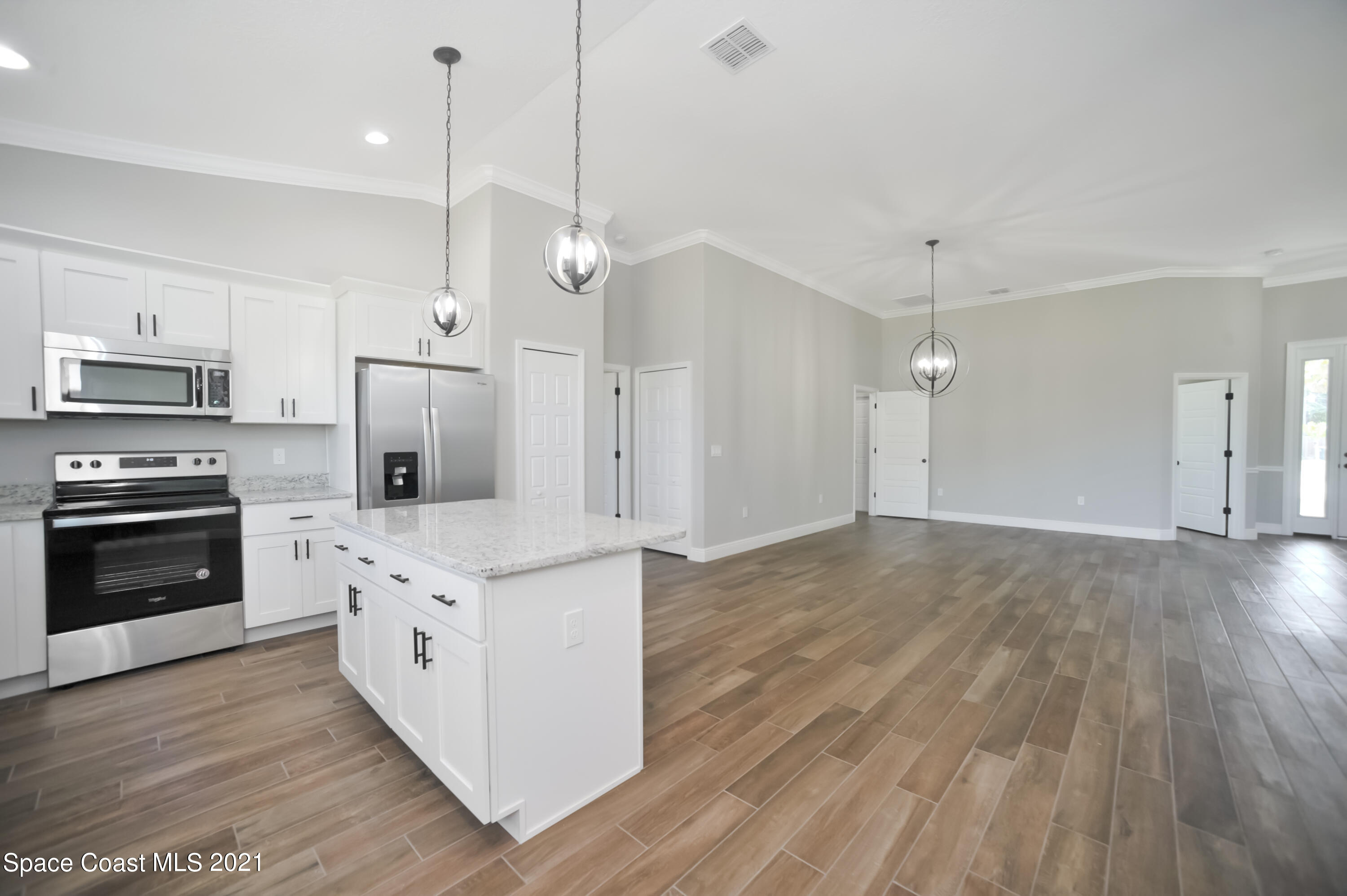 1335 Paragon Road Southeast Palm Bay, FL 32909 - Photo 5 of 34 REW_1940