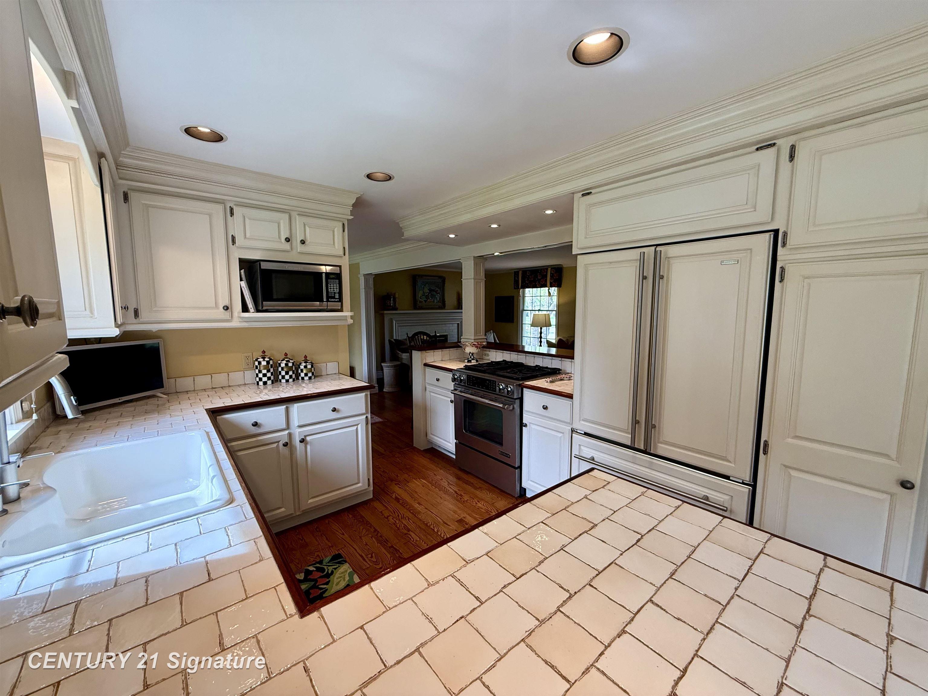 321 Somerset Road Saginaw, MI 48638 - Photo 10 of 31 Gallery Image 10