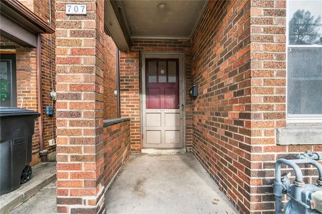 a view of a pathway along the building