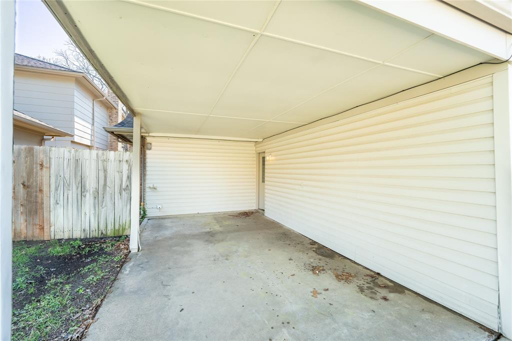 604 Windgate Court Arlington, TX 76012 - Photo 19 of 19 a view of a garage