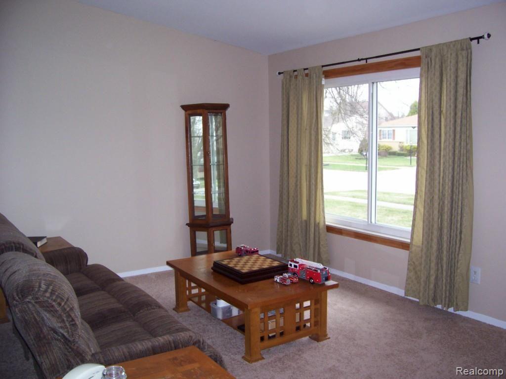 41969 Old Bridge Road Canton, MI 48188 - Photo 2 of 19 Living Room