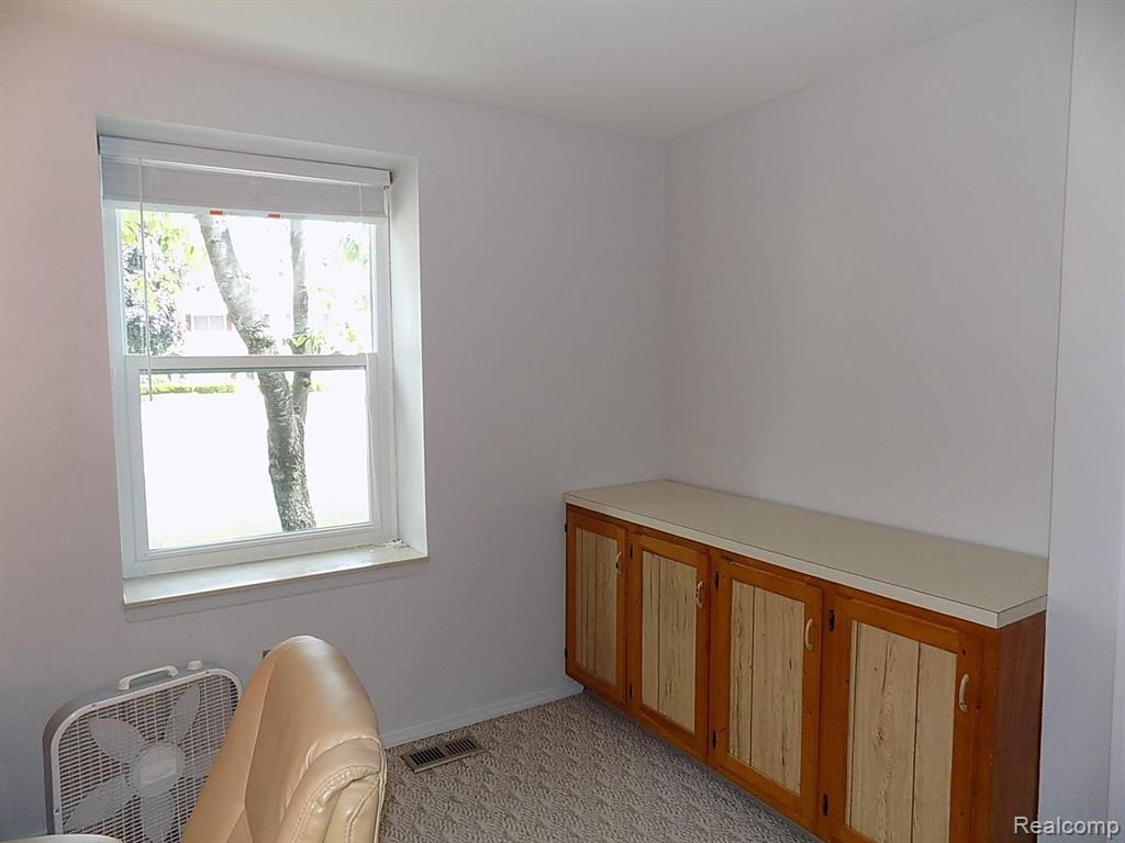 710 Abbey Court Rochester Hills, MI 48307 - Photo 18 of 46