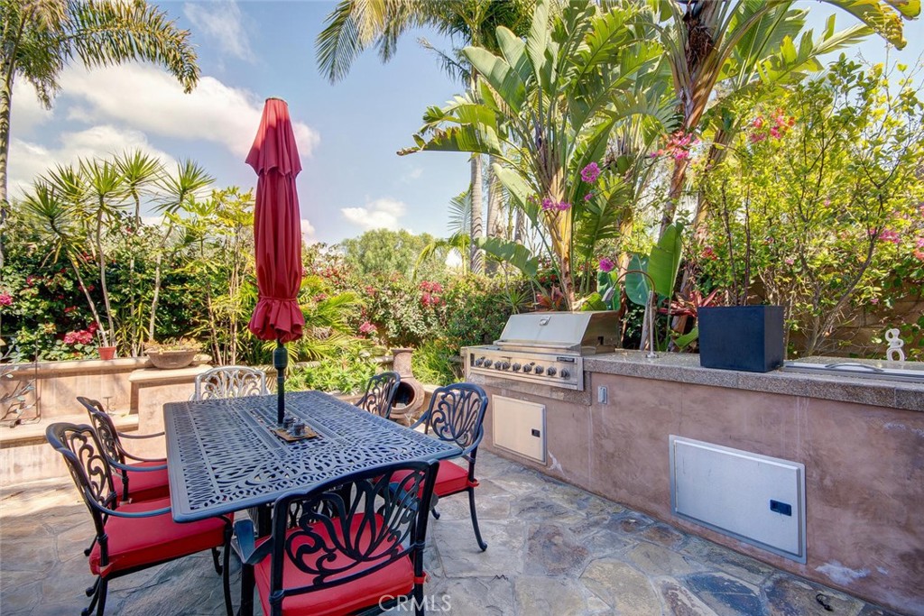43 Carpenteria Irvine, CA 92602 - Photo 24 of 43 a outdoor space with a table and chairs