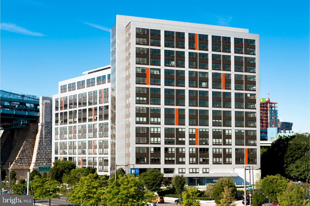 235 North Christopher Columbus Boulevard, Unit 914 Philadelphia, PA 19106 - Photo 53 of 56 a front view of a building