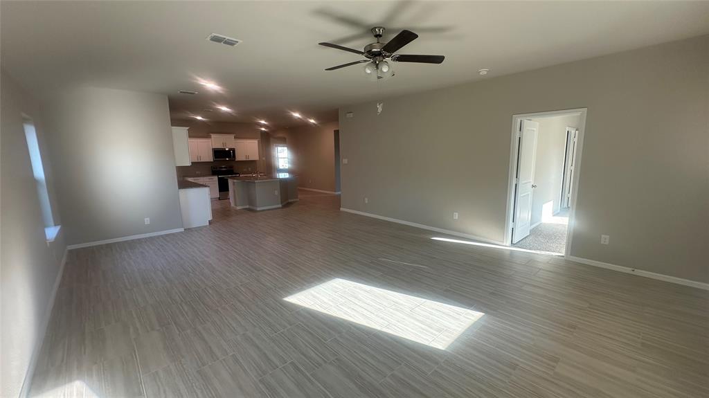 356 Lubbock Drive Azle, TX 76020 - Photo 3 of 16