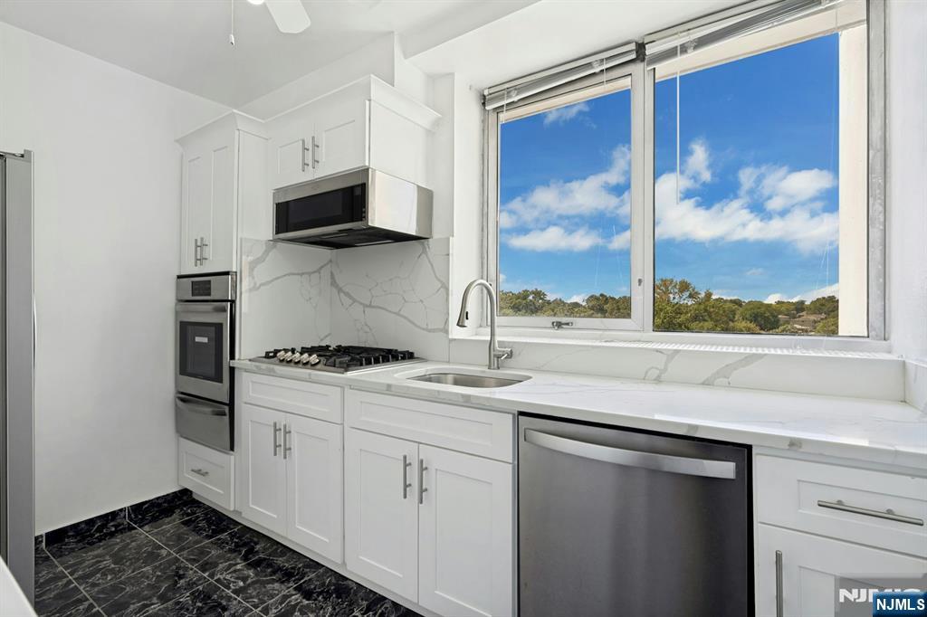 2 Horizon Road, Unit 816 Fort Lee, NJ 07024 - Photo 17 of 33 Gallery Image 17