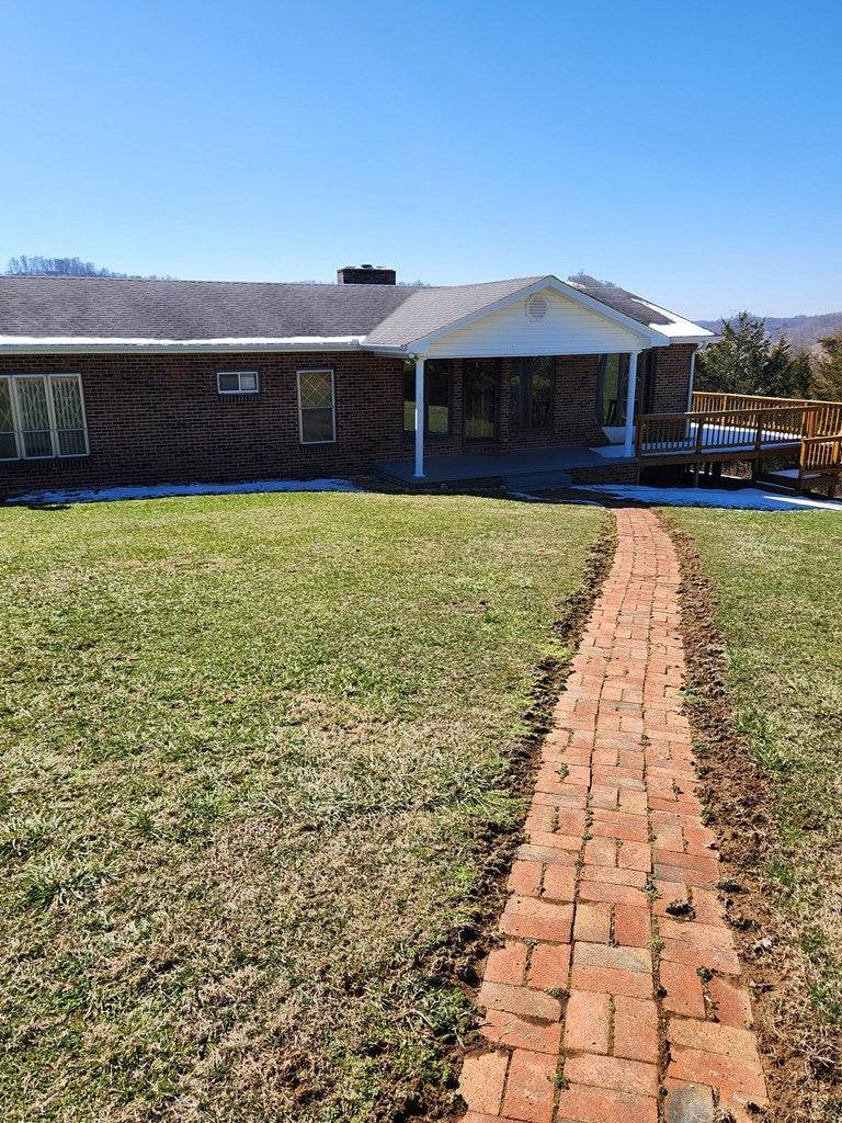 679 Green Acres Road Honaker, VA 24260 - Photo 2 of 17 Gallery Image 2