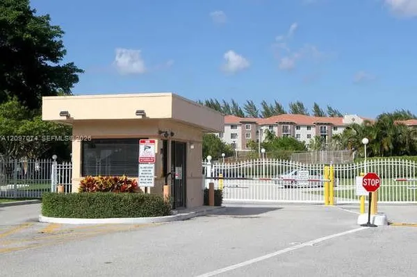 $1,600 | 480 Executive Center Drive, Unit 4L, West Palm Beach, FL 33401