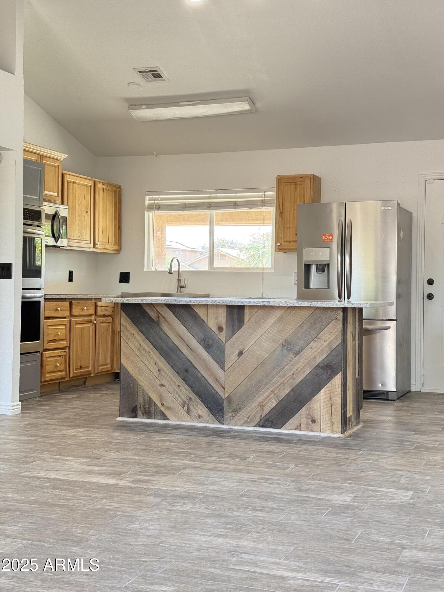 8633 West Wethersfield Road Peoria, AZ 85381 - Photo 4 of 18 IMG_1963