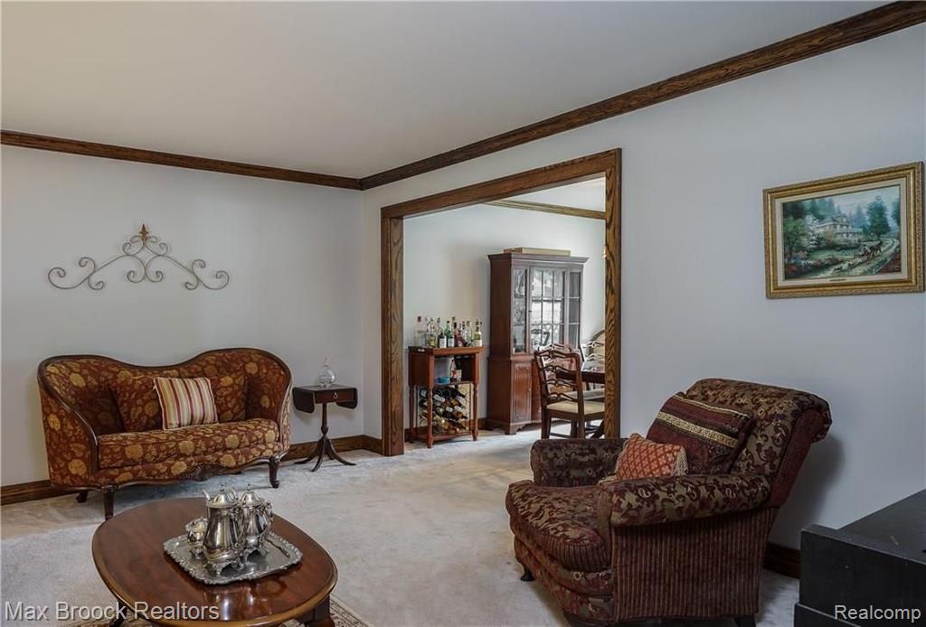 36186 Fredericksburg Road Farmington Hills, MI 48331 - Photo 5 of 38