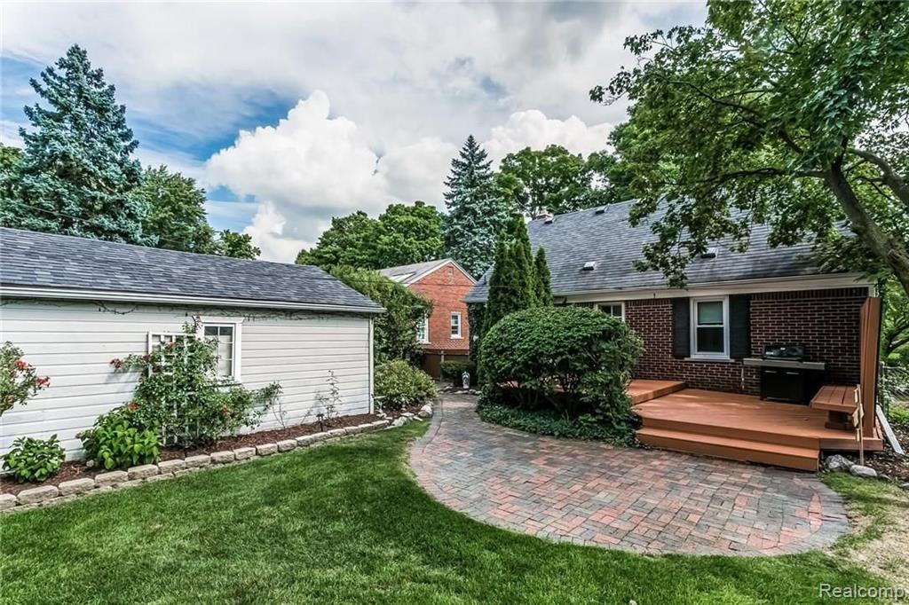 1935 Sheffield Road Birmingham, MI 48009 - Photo 27 of 31