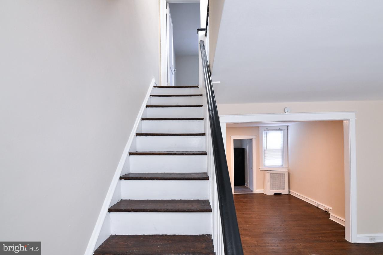 429 Timberlake Road Upper Darby, PA 19082 - Photo 5 of 40