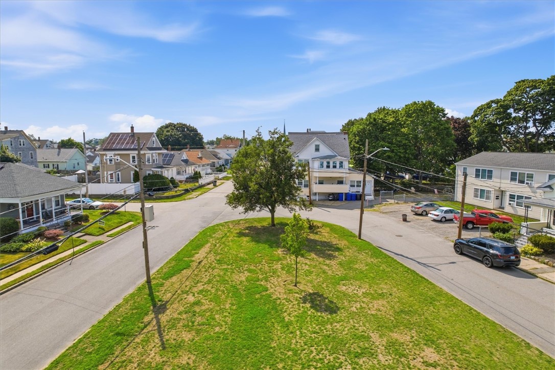 44 Warwick Road Pawtucket, RI 02861 - Photo 5 of 50