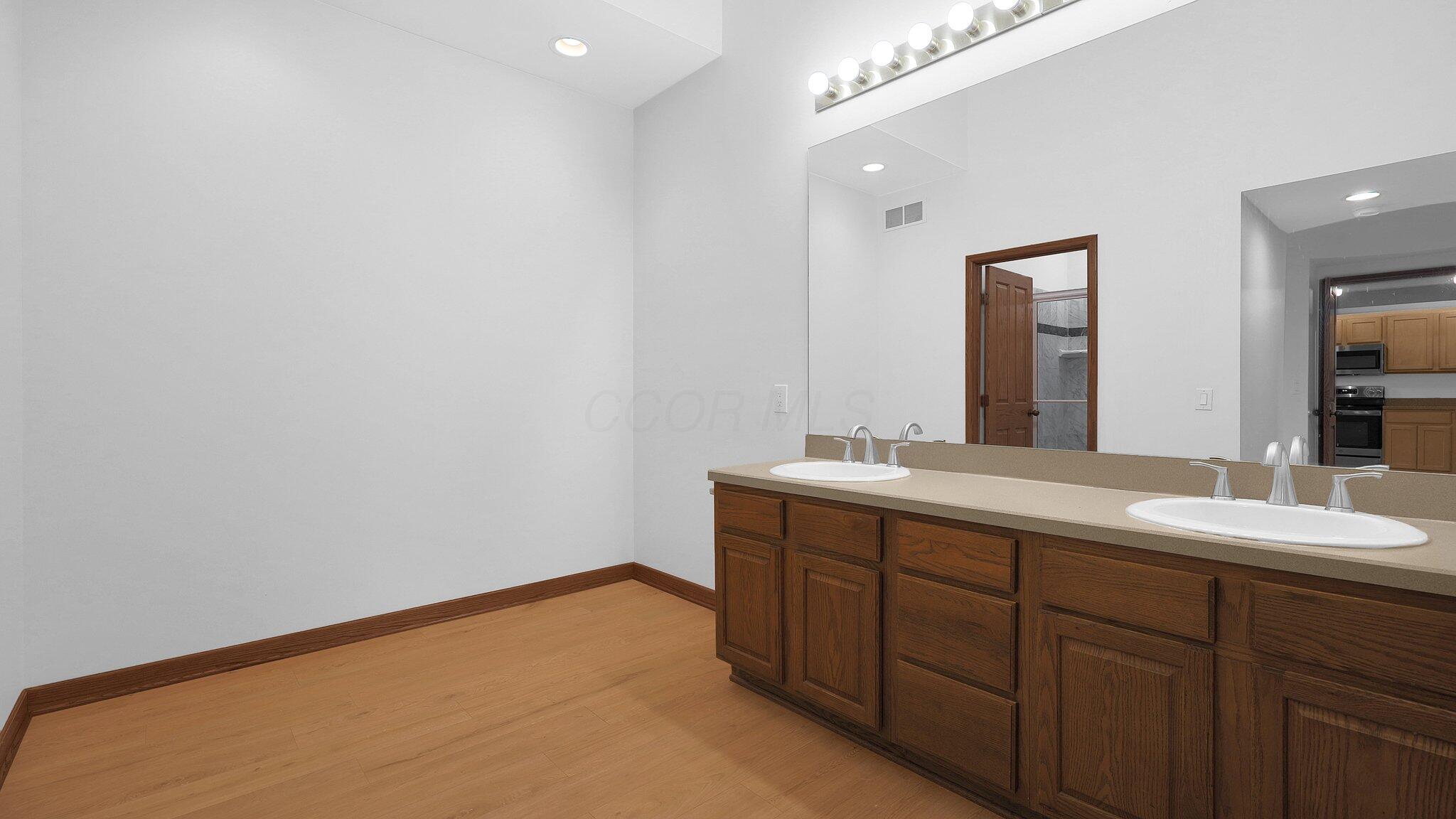 3448 Ostrander Road Ostrander, OH 43061 - Photo 20 of 73 Owner's Bath