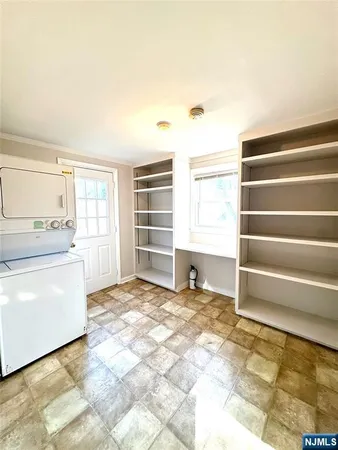 $3,100 | 66 Stuart Street, Unit B, Waldwick, NJ 07463