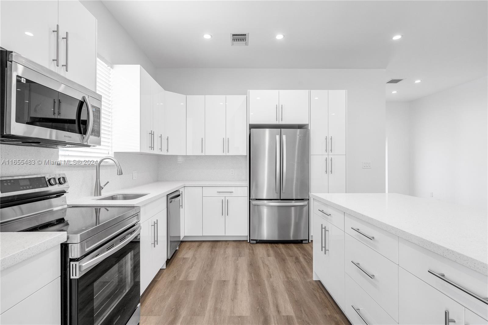 3134 Southwest 64th Avenue Miami, FL 33155 - Photo 11 of 47 Gallery Image 11